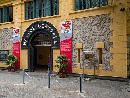 Nhà Tù Hỏa Lò